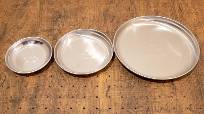 紙皿から卒業 セリアのステンレス皿がオシャレなうえに収納っぷりもグッド モノレビュ