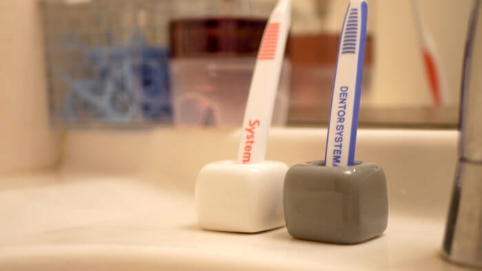 ダイソー歯ブラシスタンドをレビュー シンプルデザインで洗面台がオシャレに モノレビュ